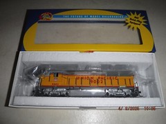 ATHEARN HO UNION PACIFIC GP40X LOCOMOTIVE #9002 DCC QUICK-PLUG ITEM #94724 NEW!