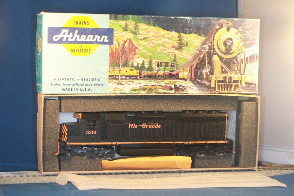JP HO Athearn 4172 EMD SD45 Rio Grande (small) D&RGW powered