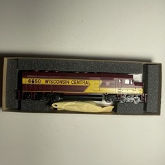 Athearn HO Gauge EMD F45 Wisconsin Central Diesel Locomotive TESTED NEW