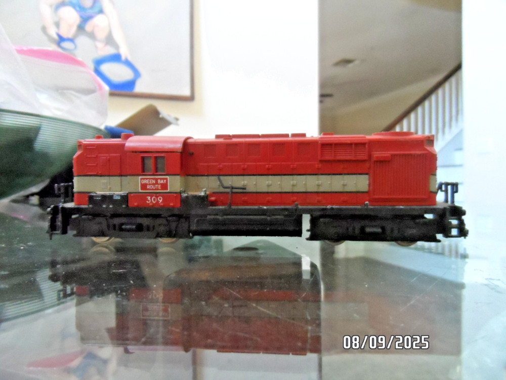 AHM YUGOSLAVIA HO SCALE DIESEL GREEN BAY ROUTE LOCOMOTIVE 309 TESTED