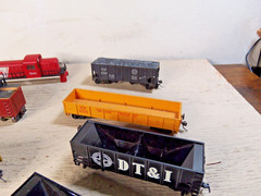 HO Lot of 12 – Working Walthers CSX Loco, DT&I Hoppers, Plus Cars Parts Pieces