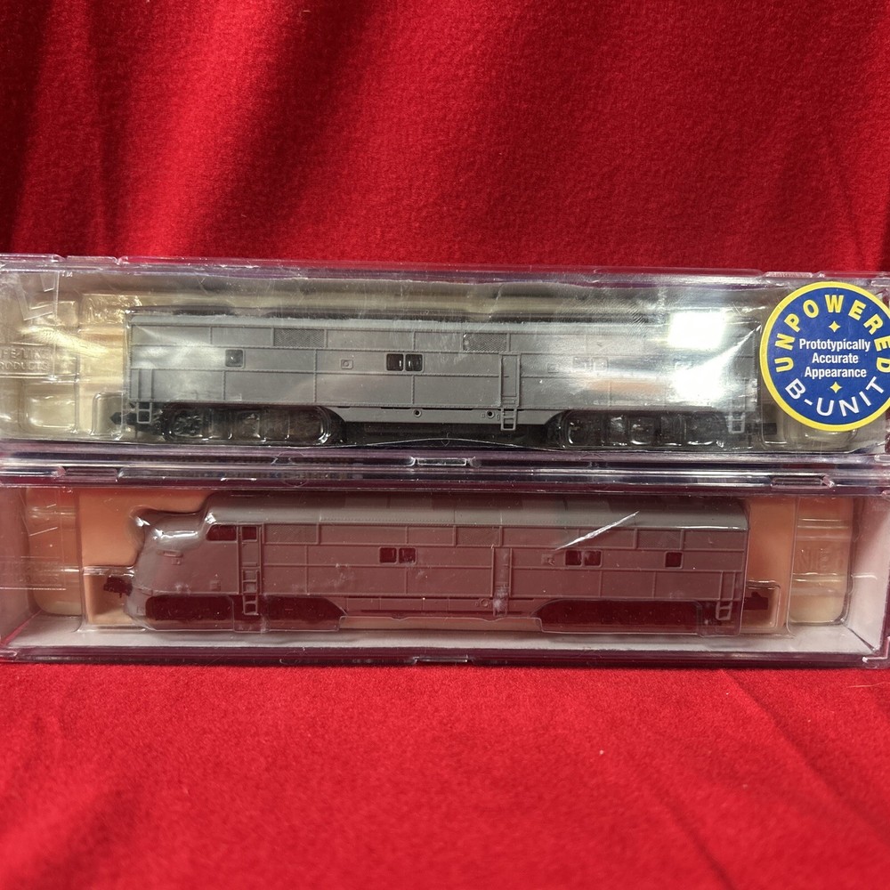 Life-Like 7364 N Locomotive Undecorated Analog DC E6A & E6B Set