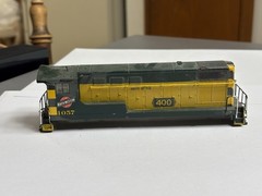 HO Walthers Chicago & North Western Railroad Fairbanks Morse FM H10-44 Shell
