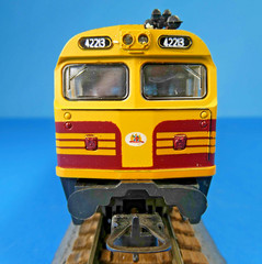 LIMA HO DIESEL ELECTRIC LOCO -AUSTRALIA -20 8164 L -NSWGR 422 CLASS – 1995 – OB
