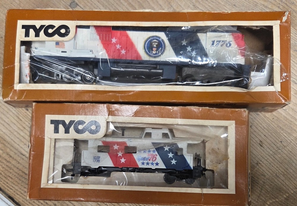 Tyco 1776 Alco 430 244 Powered Lighted Diesel Spirit Of 76 with Caboose