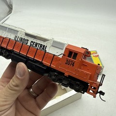 HO scale Atlas GP40 Motorized Illinois Central deisel #3074
