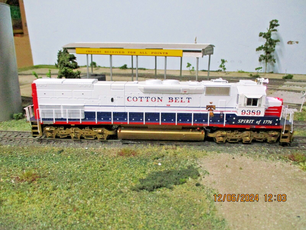 ATHEARN RTR 91620 COTTON BELT SSW 9389 SD45-T2 Bi-CENTENNIAL DCC/SOUND,KEEPALIVE