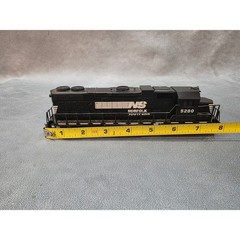Norfolk Southern 5280 Diesel Locomotive Model Train Black White NS Livery
