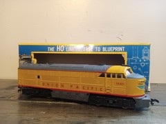 AHM Tempo Union Pacific Powered Locomotive 1041 HO Scale Used Working FREE SHIP