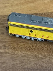 Life Like HO E9 Union Pacific #949 UP Yellow Green Tested