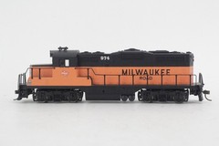 Walthers Trainline HO Scale The Milwaukee Road MILW #974 GP9M DC Powered Tested✓