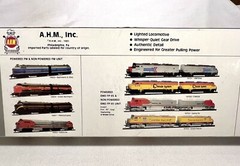 AHM HO Scale Santa Fe C628 Diesel Locomotive Set – Powered & Nonpowered #16722