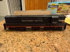 Athearn Southern Pacific Black Widow #4812 FM H24-66 Trainmaster Locomotive HO
