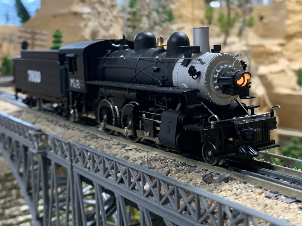 HO Scale 2-6-0 Mogul DC Steam Locomotive Oil Tender Missouri Pacific MP #7800