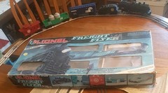 1987 LIONEL FREIGHT FLYER 27 GUAGE ELECTRIC TRAIN SET LOCOMOTIVE