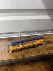 Athearn HO GE U30B Chessie System C&O #2307 Powered – Runs