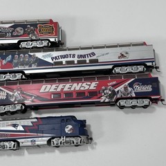 Bachmann Hawthorne Village NE Patriots HO Locomotive Booster Engine 5 Dome Cars