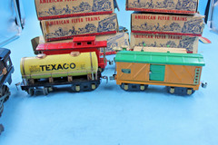 PREWAR AMERICAN FLYER O GAUGE 401 LOCOMOTIVE & TENDER WITH FOUR CARS AND BOXES