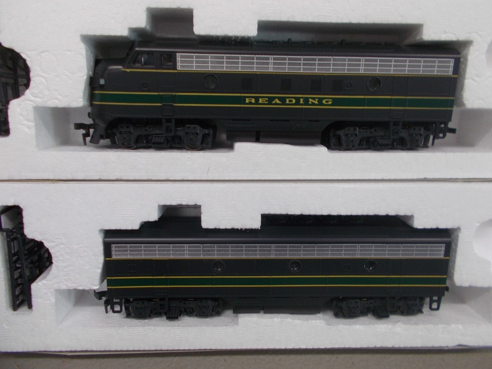 STEWART / KATO~ READING F3A & F3B ~ BOTH POWERED LOCOMOTIVES~NIB~HO SCALE~LOT A