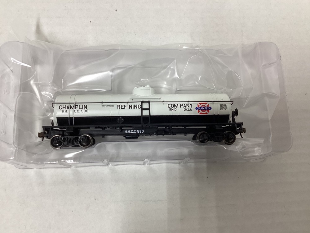 Athearn #3374 HO scale “Champlin” single dome tank car Rd. #580