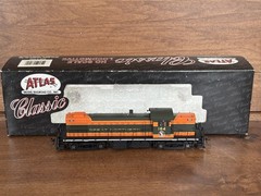 Atlas Classics HO Great Northern RS-1 Locomotive Road #184 Runs Well with box