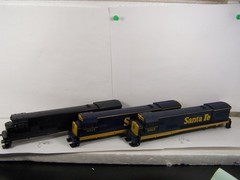 HO ATHEARN U33C SANTA FE SHELLS (2) UNDECORATED (1) WITH CAB-GLASS BLUE BOX NEW