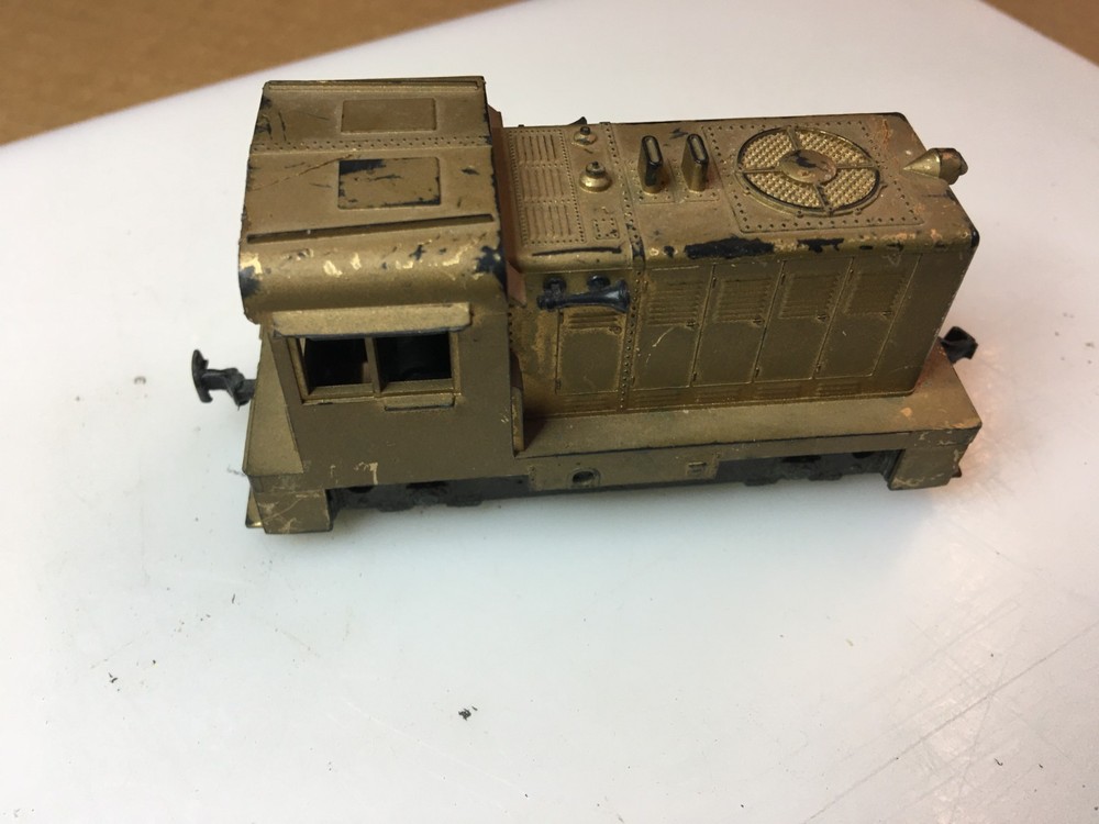 Gold Switcher No Motor HO Scale Trains