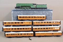 DJH PC MODELS EM GAUGE KIT BUILT LNER P2 COCK O the NORTH & 7 GRESLEY COACH oj