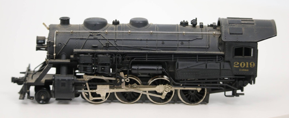 Bachmann HO Reading 2019 2-8-0 Steam Locomotive 1:87 Scale – Lights Up & Smokes
