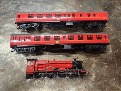bachmann ho scale hogwarts locomotive and cars