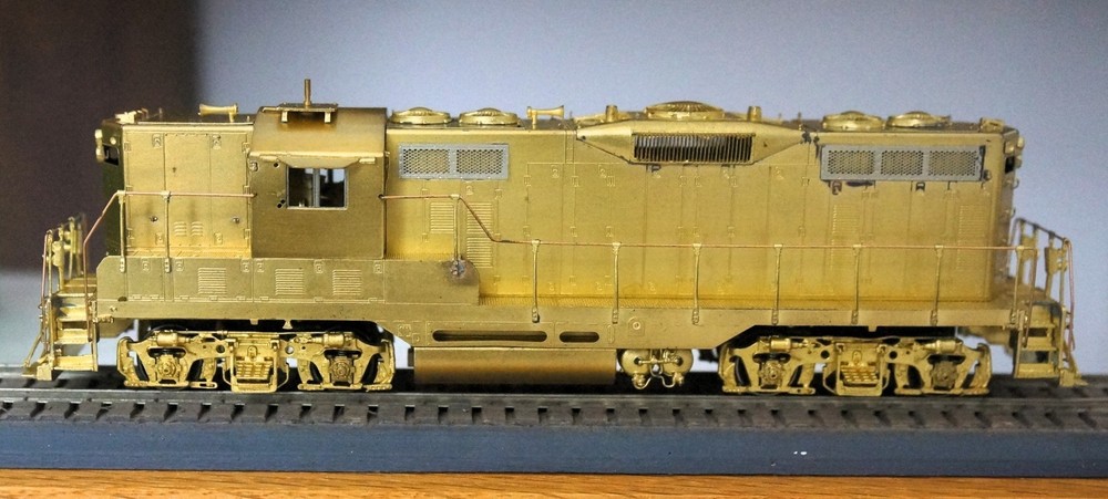 Overland Models, Inc. AT&SF Ph. II GP7 #2683-2697, 28849-2863 in HO scale