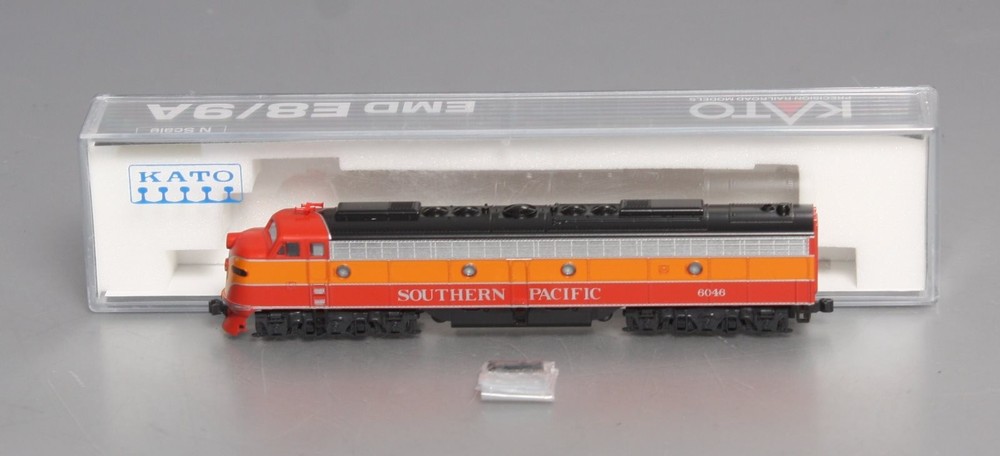 Kato 176-5308 N Scale Southern Pacific E8A Powered Diesel Engine #6046 with DCC
