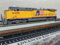UNION PACIFIC- AC4400 ” BUILDING AMERICA FLAG ” LOCO- DC/DCC ready HO Scale NEW