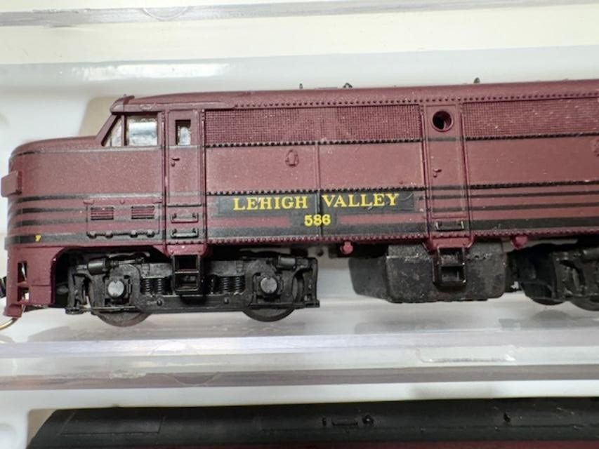 Life Like N Scale 7922 FA2 Loco Lehigh Valley #586 – MTL