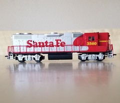 Life-Like Powered Locomotive Santa Fe #3560 HO Scale *New* [E2 725]