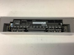 Kato #176-7613 N scale “Norfolk Southern” SD70M flat radiator Rd. #253