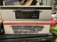Southern Pacific Mini Locomotive #9725 locomotive & Stock Car Lot NEW In Box