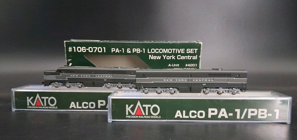 N Gauge Kato PA1 # 4201 & PB1 # 4301 Locomotive Set New York Central 106-0701
