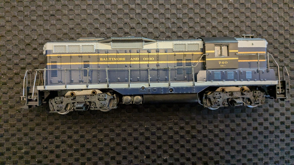 Athearn HO EMD GP9 Diesel, B & O #740, Nice all over. Runs great, LN