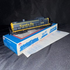 Model Power HO Gauge #6843 Santa Fe Alco RS-2 Locomotive, OB