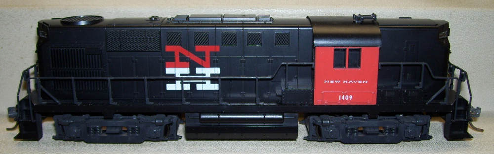 Atlas / Kato HO New Haven ALCO RS-11 Locomotive #1409, in Excellent Condition