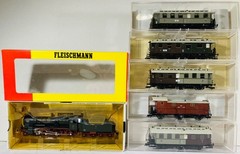 Fleischmann HO – 4899 Limited Edition Set – Class P8 Locomotive & 5 Coaches Era1