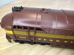 AHM TEMPO HO SCALE PENNSYLVANIA DIESEL ENGINE RUNNING F/R WITH HEADLIGHT