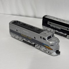 Pair Of Pull Back Plastic Diecast Train Diesel Engines Toys 6.5 Inch Length