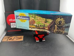 Athearn #4766 HO scale Southern GP59 Powered Diesel locomotive #4610 open box