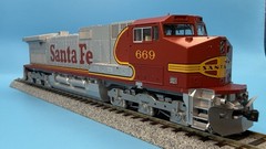 Kato HO GE C44-9W Dash 9 Santa Fe #669 DCC Ready New Old Stock 37-6157