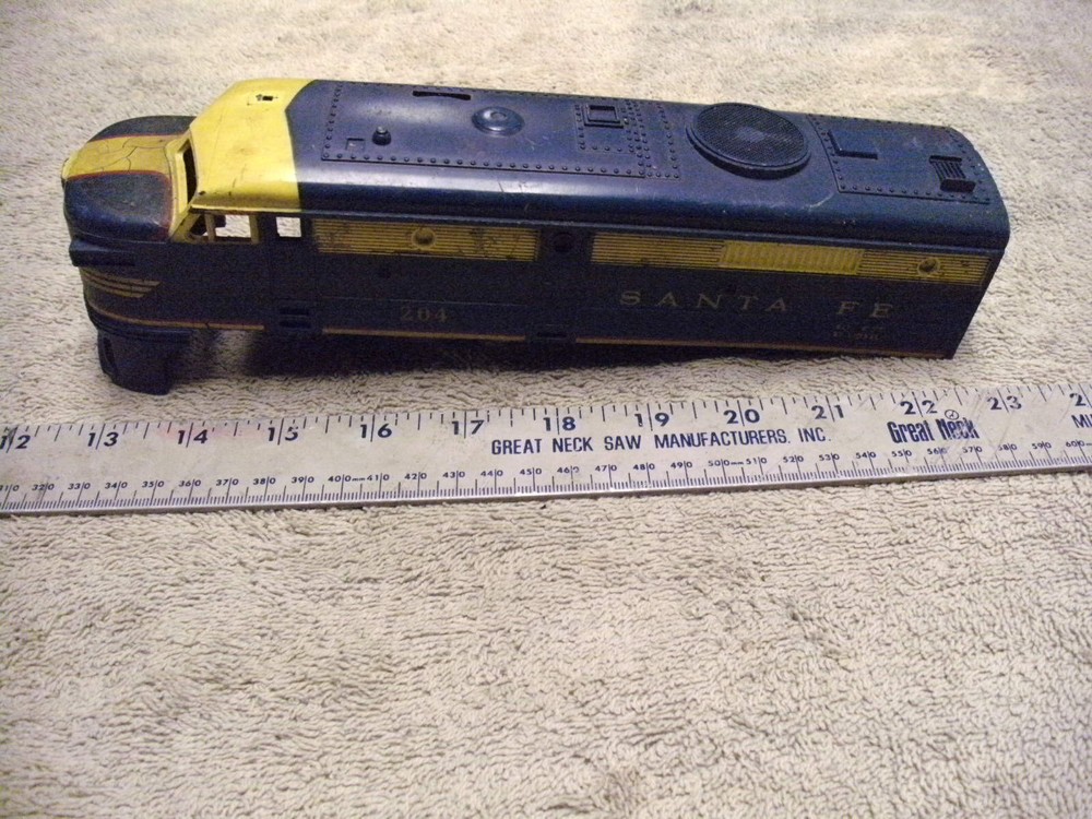Santa Fe Locomotive 204 HO Scale Plastic Body, No drivetrain, See Pictures