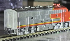 N Scale 1:160 Kato 176-211 ATSF F7A Pow. F7A Santa Fe Warbonnet Dual Headlight