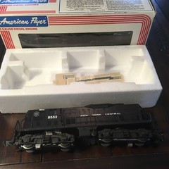 Vintage 1980s Pre-Owned New York Central GP-9 Diesel Locomotive 4-8552