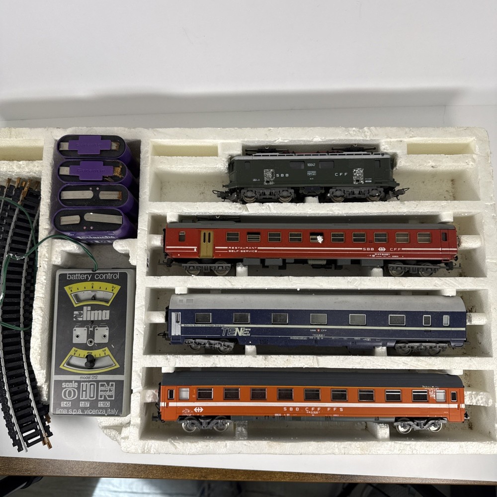 SBB CFF Electric Locomotive 10047 Green With Restaurant Car, Sleeping Car + More